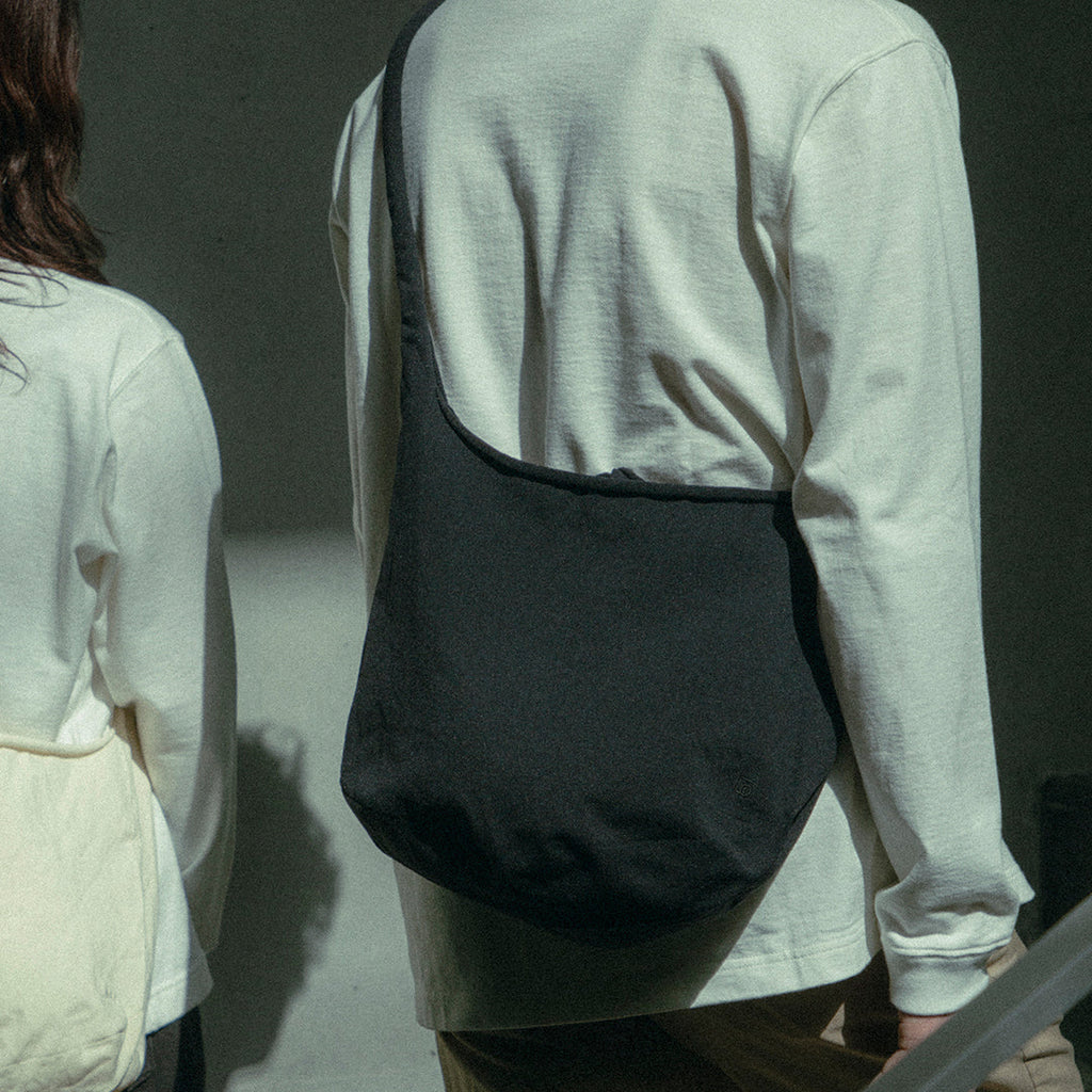 KINTO FUTO SLING BAG BLACK