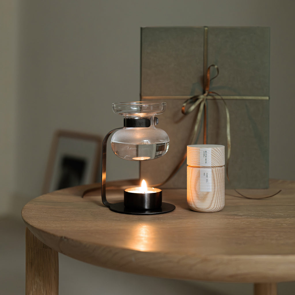 KINTO KINTO X HETKINEN GIFT SET: AROMA OIL WARMER & ORGANIC PINE OIL BLACK