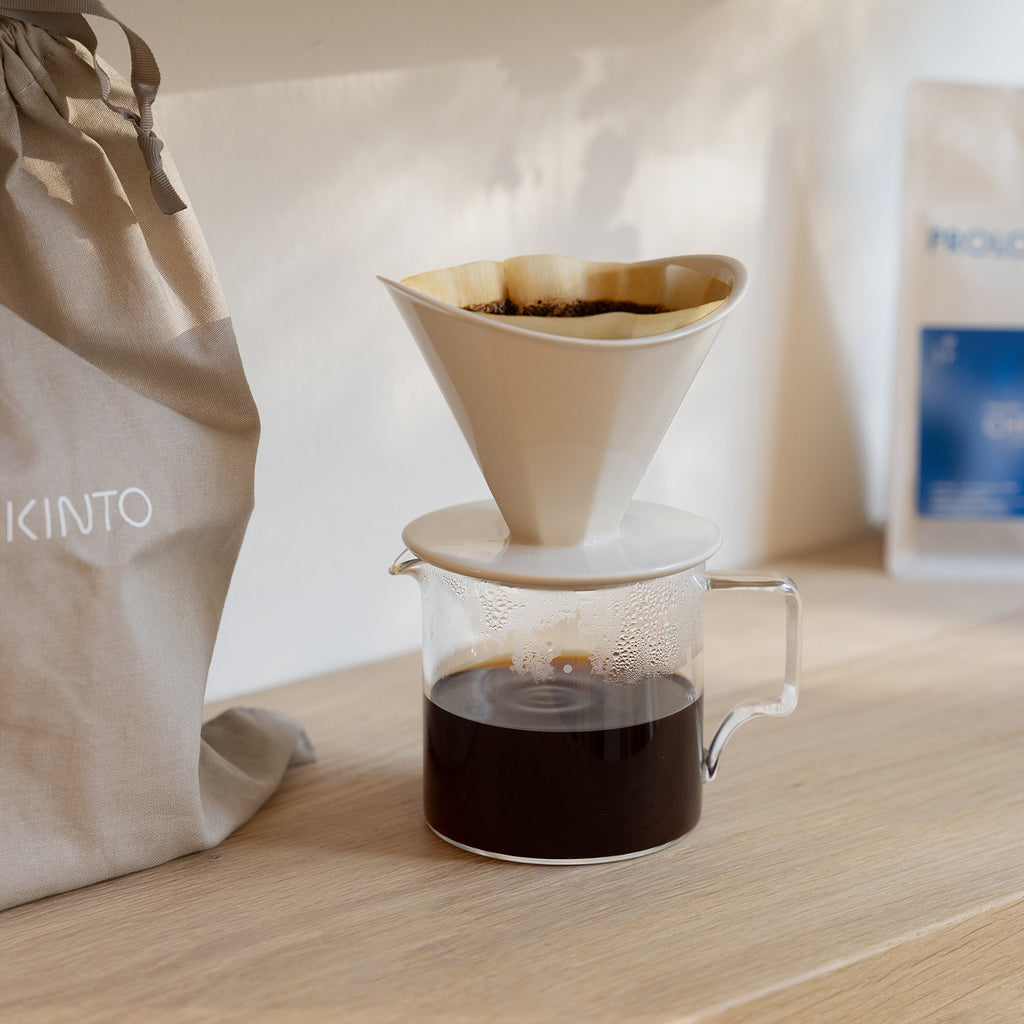 KINTO KINTO X PROLOG COFFEE GIFT SET: OCT BREWER AND JUG + CHELCHELE BEANS WHITE