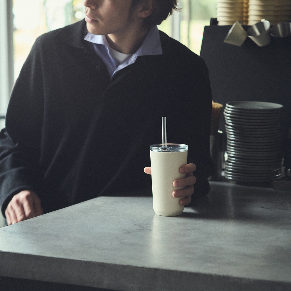 KINTO TO GO TUMBLER 480ML WITH STRAW + LID WITH PLUG WHITE