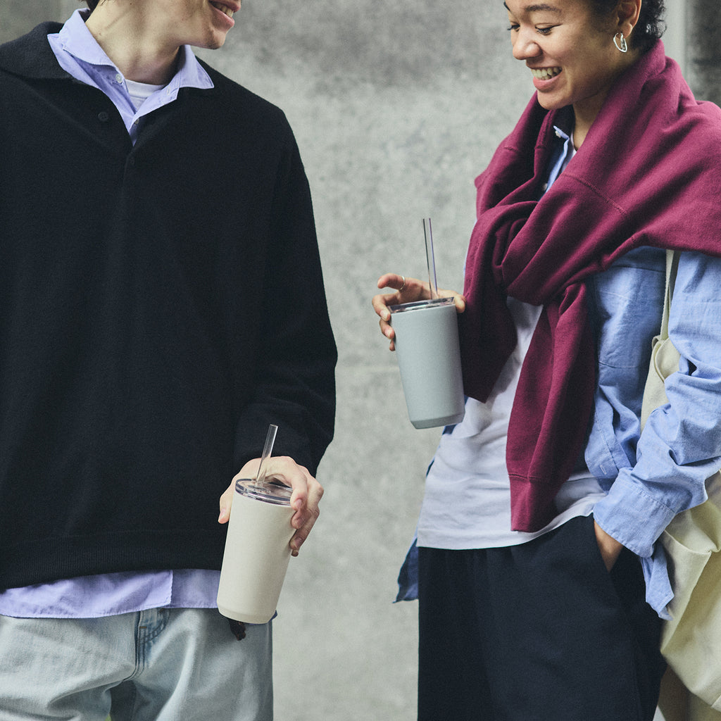 KINTO TO GO TUMBLER 480ML WITH STRAW + LID WITH PLUG ICE GRAY